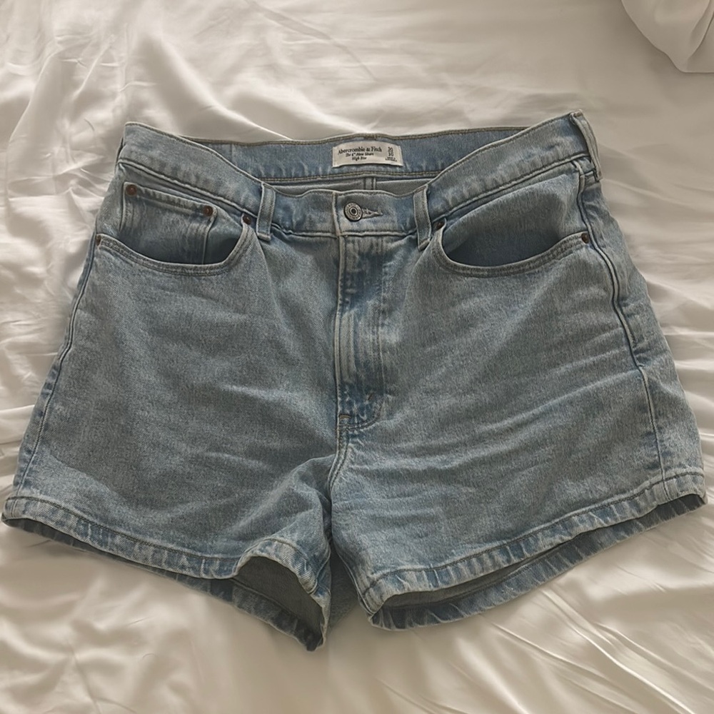 Abercrombie & Fitch 4” Mom Short High Rise